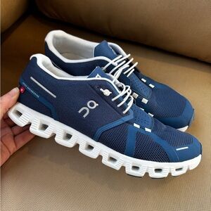 On Cloud Navy White Running Shoes Women’s US W10 EU 42 Swiss Engineering